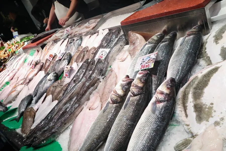 Archivo - Pescader&iacute;a en un supermercado