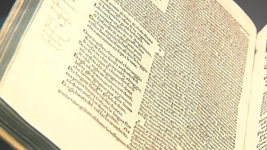 Archivo - La Biblioteca Nacional de Espa&ntilde;a muestra "el Infierno, el Purgatorio y el Para&iacute;so de la Comedia" de Dante, en la exposici&oacute;n 'Dante Alighieri en la BNE: 700 a&ntilde;os entre infierno y para&iacute;so',