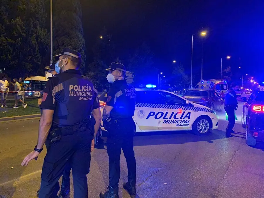 Agentes de la Polic&iacute;a Municipal en el lugar del atropello