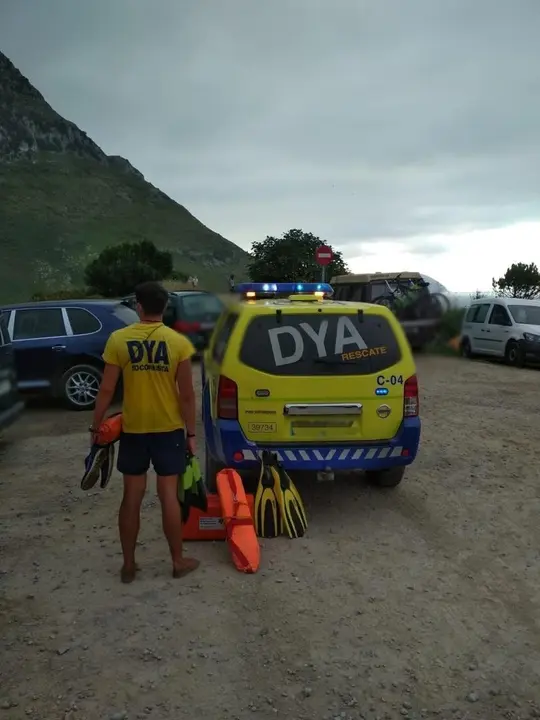 Efectivos de la DYA.