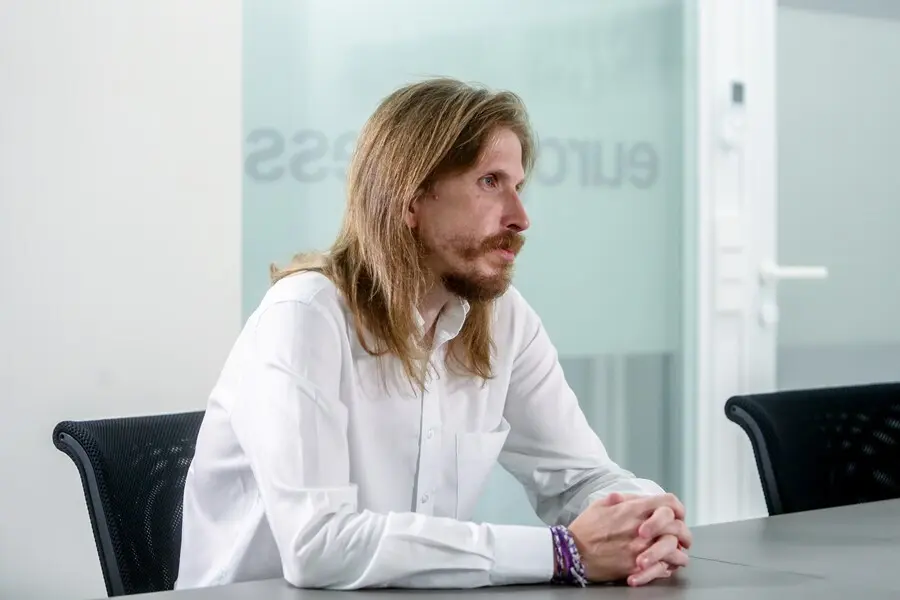 El coordinador general de Podemos en Castilla y Le&oacute;n, Pablo Fern&aacute;ndez, durante una entrevista para Europa Press en la sede de la agencia