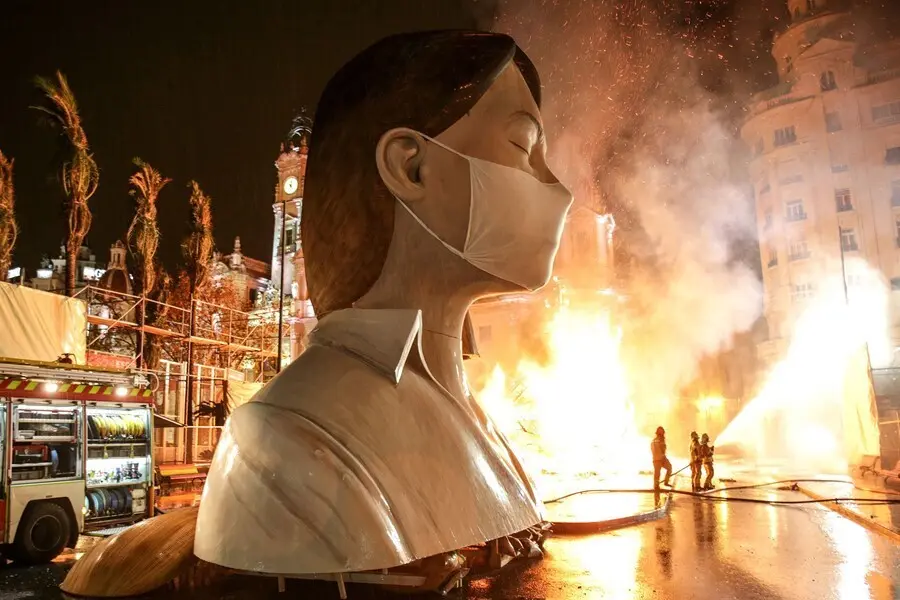Archivo - Crem&agrave; de la falla municipal de Val&egrave;ncia, el 17 de marzo, por el coronavirus