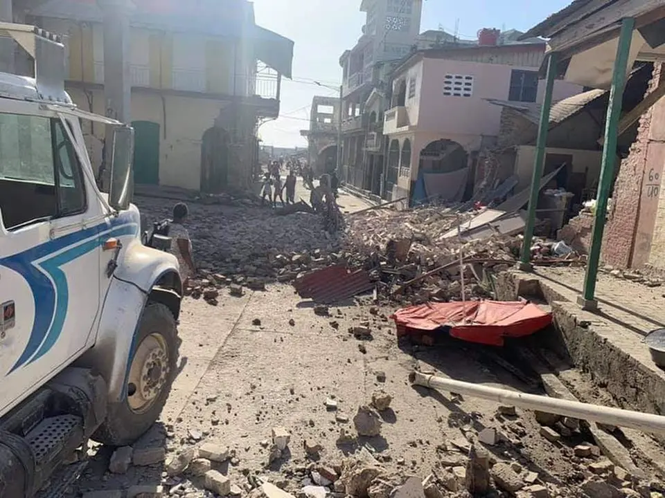 Un fuerte terremoto de magnitud 7,2 sacude a Hait&iacute;.RS