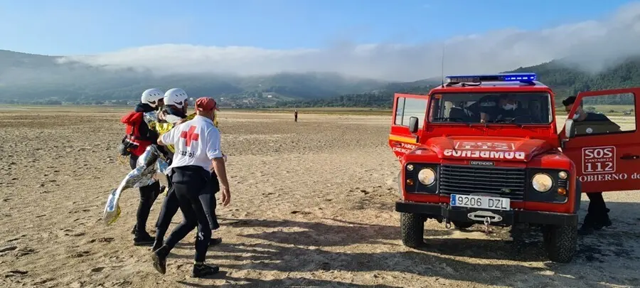 Rescate de una mujer en el embalse del Ebro.
