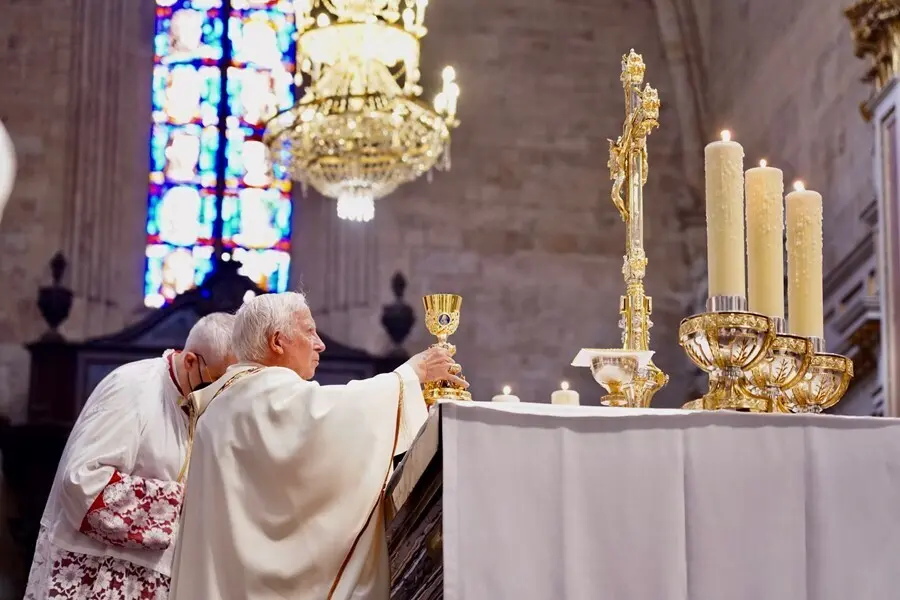 El cardenal arzobispo de Valencia, Antonio Ca&ntilde;izares, preside este domingo la misa solemne de la fiesta de la Asunci&oacute;n en la Catedral de Val&egrave;ncia