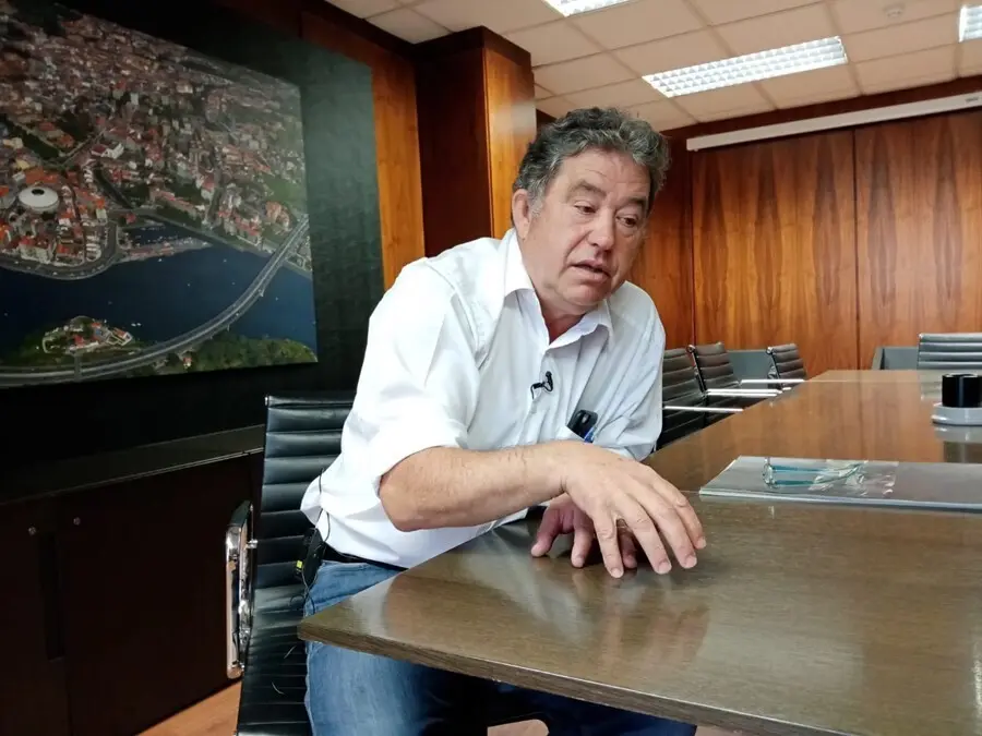 Archivo - El alcalde de Pontevedra, Miguel Anxo Fern&aacute;ndez Lores, en una entrevista en Europa Press