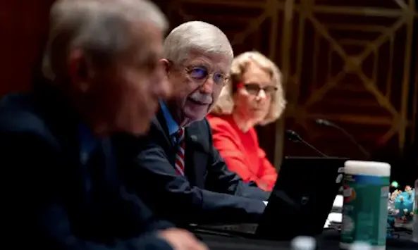 El Dr. Francis Collins, director de los Institutos Nacionales de Salud (NIH) de Estados Unidos, en el centro, habla durante una audiencia en el Senado en Washington el 26 de mayo de 2021. Fotograf&iacute;a: Stefani Reynolds/EPA
