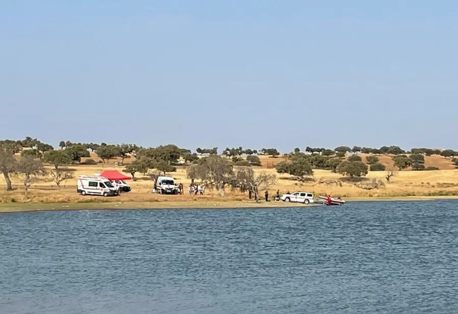 Labores de b&uacute;squeda del var&oacute;n ahogado en el pantano de Villalba de los Barros