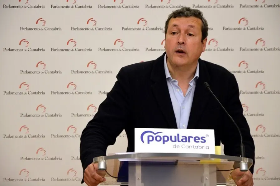 Archivo - I&ntilde;igo Fern&aacute;ndez, portavoz del PP en el Parlamento de Cantabria