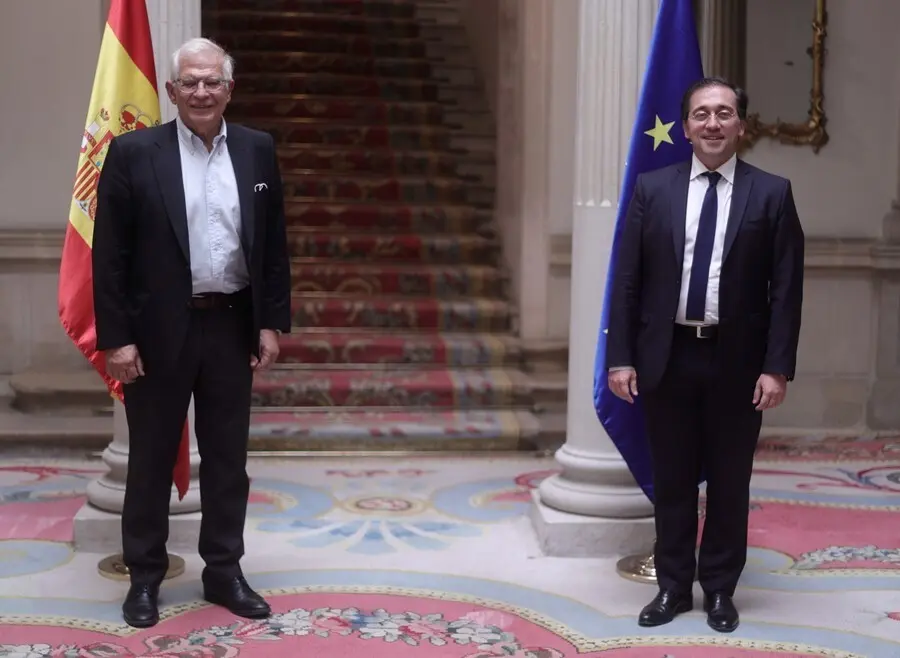 El ministro de Asuntos Exteriores, Uni&oacute;n Europea y Cooperaci&oacute;n, Jos&eacute; Manuel Albares, y el Alto Representante de la Uni&oacute;n para Asuntos Exteriores y Pol&iacute;tica de Seguridad, Josep Borrell