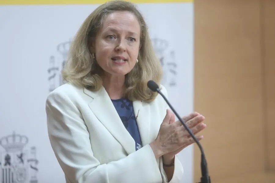 La vicepresidenta primera y ministra de Asuntos Econ&oacute;micos y Transformaci&oacute;n Digital, Nadia Calvi&ntilde;o, en C&aacute;diz.