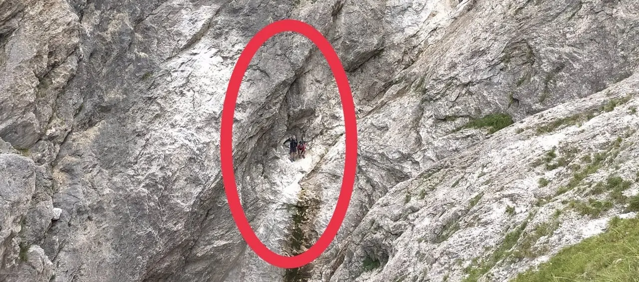 Monta&ntilde;eros c&aacute;ntabros rescatados - GUARDIA CIVIL