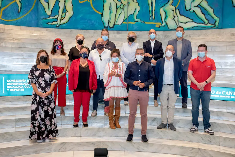 Foto de familia en la presentaci&oacute;n de Escenapro 2021. / ALERTA