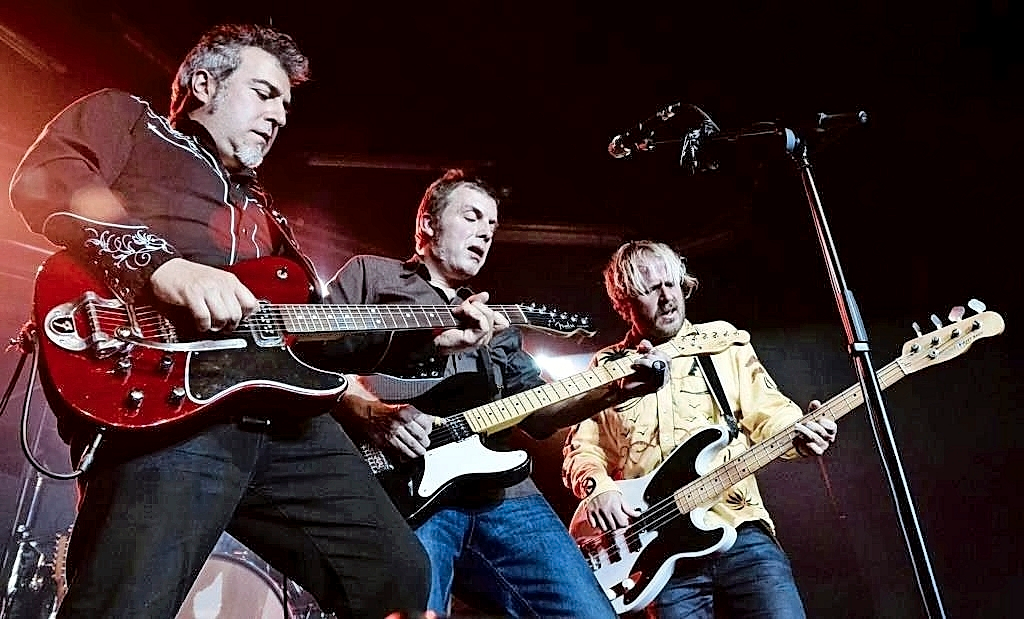Los Deltonos en concierto.