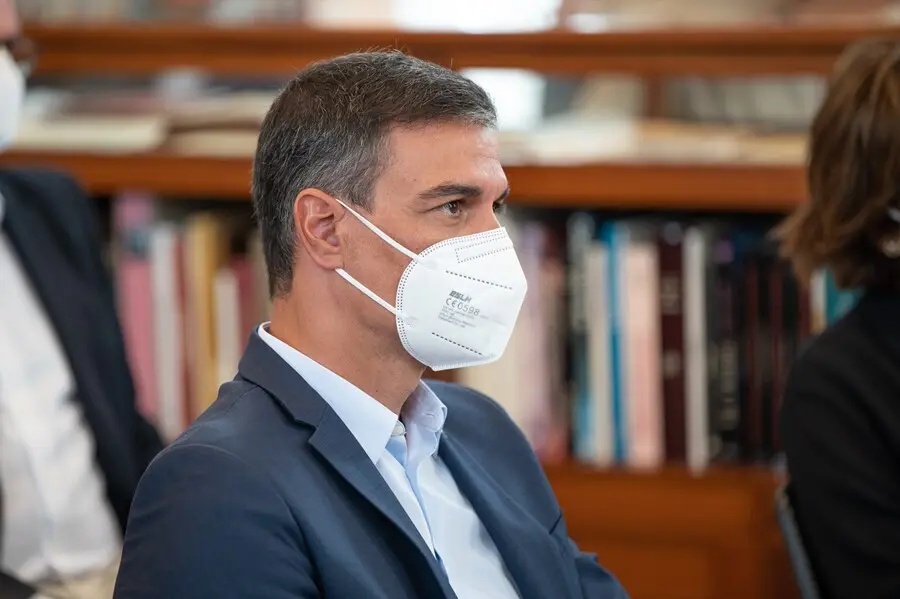 El presidente del Gobierno, Pedro S&aacute;nchez, en el acto de celebraci&oacute;n del centenario del escritor Jos&eacute; Saramago, en la Biblioteca del escritor en 'A Casa', a 11 de agosto de 2021, en T&iacute;as, Lanzarote, Canarias (Espa&ntilde;a). El acto, organizado por la Fundaci&oacute;n 