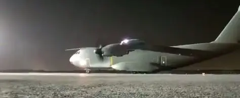 El avi&oacute;n A400M en el que ha sido evacuado de Kabul un primer grupo de 55 espa&ntilde;oles y colaboradores afganos ha partido desde Dub&aacute;i en direcci&oacute;n Madrid a &uacute;ltima hora de la tarde hora espa&ntilde;ola.