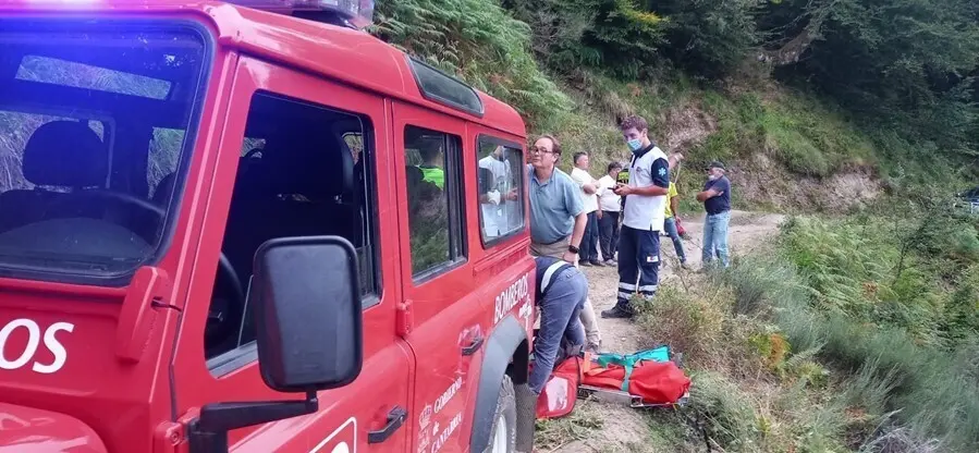 Los Bomberos del Gobierno regional en el rescate de los heridos