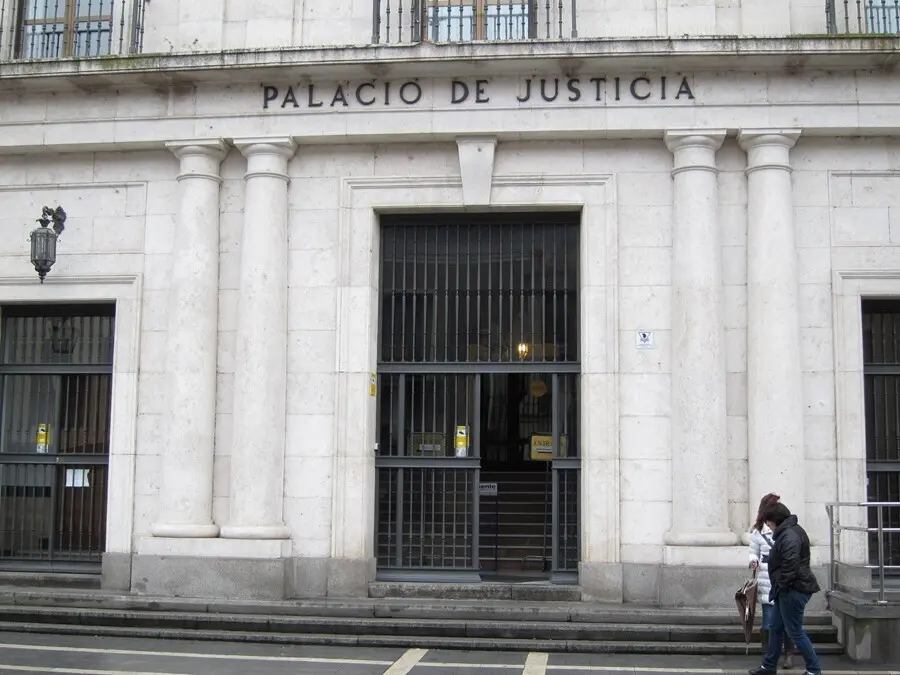 Archivo - Trib.-El 'multi-estadador' que colg&oacute; un falso anuncio de alquiler de piso acepta a&ntilde;o y medio de prisi&oacute;n