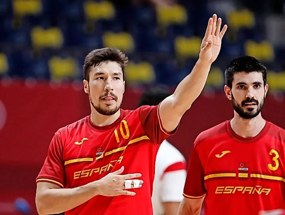Tokyo (Japan), 07/08/2021.- Spain'&Auml;&ocirc;s Alex Dovichebaeva Dujshebaev reacts during the Men's Bronze medal match between Spain and Egypt of the Handball events of the Tokyo 2020 Olympic Games at the Yoyogi National Gymnasium arena in Tokyo, Japan, 07 August 2021. (Balonmano, Egipto, Jap&oacute;n, Espa&ntilde;a, Tokio) EFE/EPA/TATYANA ZENKOVICH