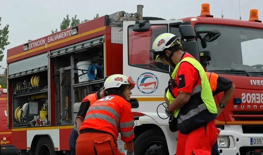 Archivo - Sevilla.-Sucesos.-Un fallecido y varios heridos en una colisi&oacute;n m&uacute;ltiple en la AP-4 a la altura de Los Palacios