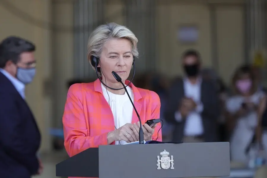 La presidenta de la Comisi&oacute;n Europea, Ursula von der Leyen, durante una rueda de prensa en su visita al dispositivo de atenci&oacute;n y acogida de ciudadanos europeos y colaboradores afganos instalado en la base a&eacute;rea de Torrej&oacute;n de Ardoz, a 21 de agosto de 202