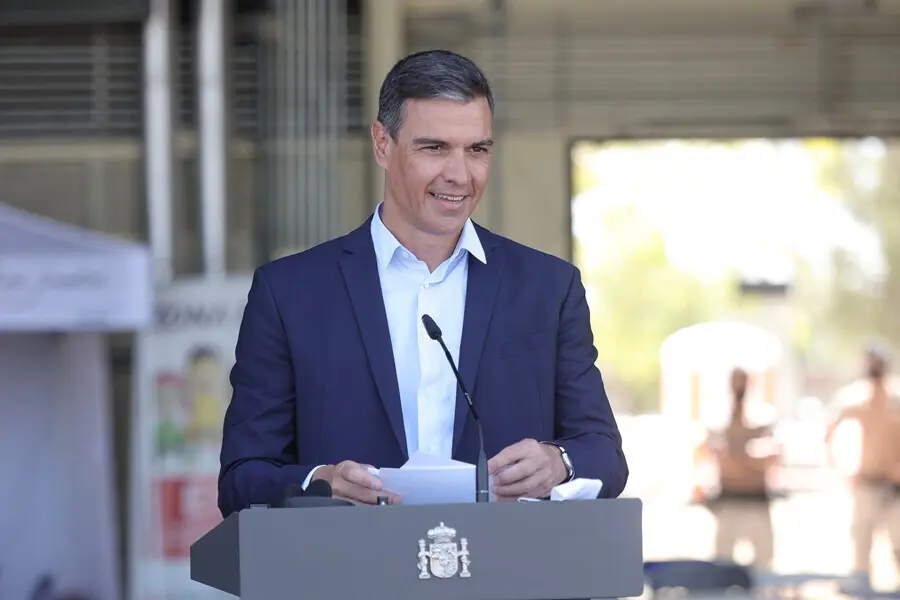El presidente del Gobierno, Pedro S&aacute;nchez, en su visita al dispositivo de atenci&oacute;n y acogida de ciudadanos europeos y colaboradores afganos instalado en la base a&eacute;rea de Torrej&oacute;n de Ardoz, a 21 de agosto de 2021, en Torrej&oacute;n de Ardoz, Madrid (Espa&ntilde;a). 