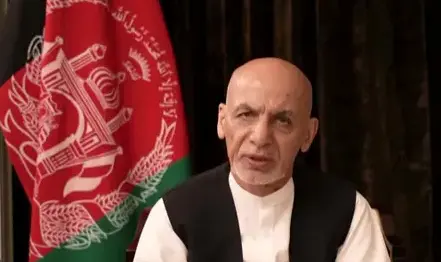 El ex presidente afgano Ashraf Ghani durante un mensaje de video grabado transmitido en Facebook el 18 de agosto. Dijo que se hab&iacute;a ido para evitar el derramamiento de sangre. Fotograf&iacute;a: Facebook