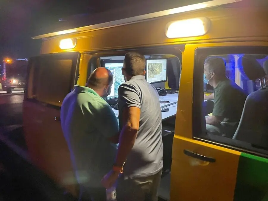 Manuel Naharro y V&iacute;ctor P&iacute;riz, en el puesto de mando del incendio de Alburquerque.