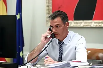 Pedro S&aacute;nchez durante la conversaci&oacute;n con Joe Biden, el s&aacute;bado en el Palacio de la Moncloa.FERNANDO CALVO | POOL | EFE