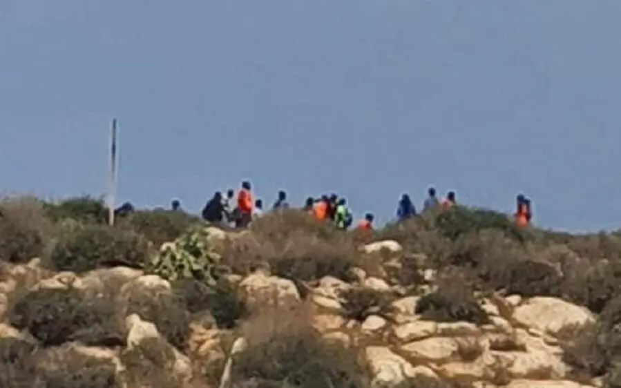 Migrantes llegados a Isla Tierra.