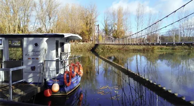 Embarcaci&oacute;n Tur&iacute;stica 'Marqu&eacute;s de la Ensenada' en el Canal de Castilla, Palencia.