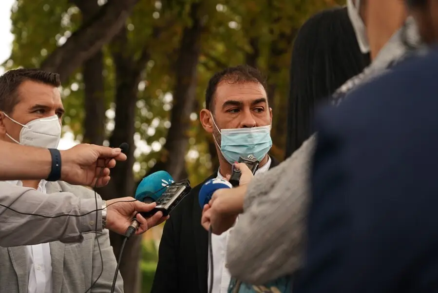 El secretario general de JUCIL, Ernesto Vilari&ntilde;o, y el secretario de organizaci&oacute;n de JUPOL, Aar&oacute;n Rivero, tras su encuentro con el delegado del Gobierno en Euskadi, Denisa Itxaso