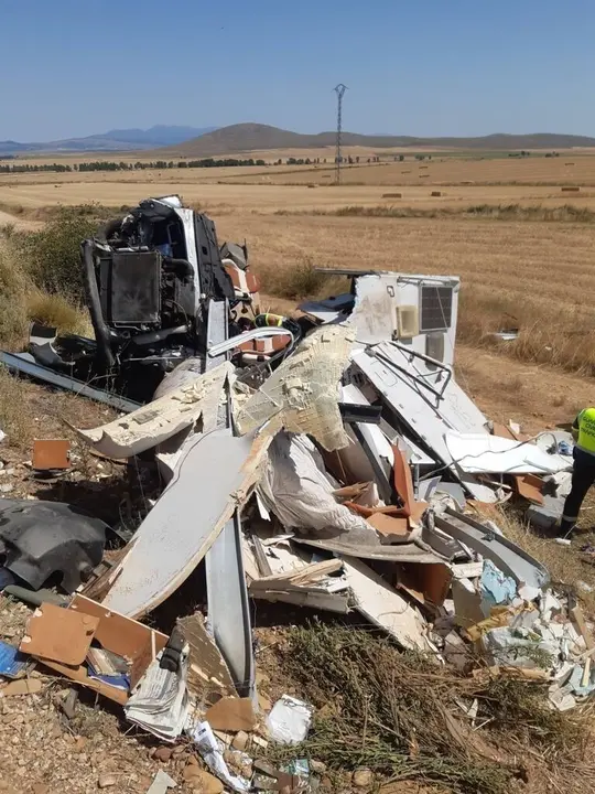 Estado en el que ha quedado la autocaravana tras el accidente.