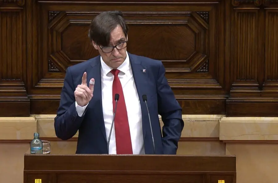 Archivo - El l&iacute;der del PSC en el Parlament, Salvador Illa, en el pleno el 7 de julio.