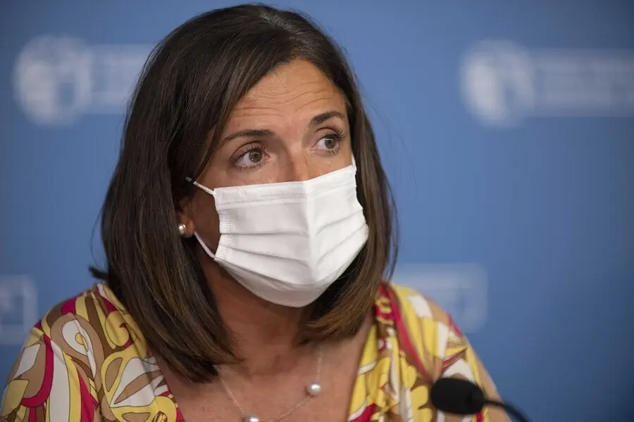 La consejera de Igualdad, Justicia y Pol&iacute;ticas Sociales, Beatriz Artolazabal, en una rueda de prensa en Vitoria