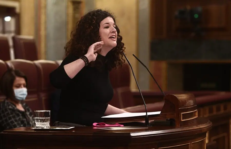 Archivo - La diputada de Unidos Podemos por Asturias, Sof&iacute;a Fern&aacute;ndez Casta&ntilde;&oacute;n, interviene durante una sesi&oacute;n plenaria celebrada en el Congreso de los Diputados, en Madrid, (Espa&ntilde;a), a 25 de febrero de 2021.