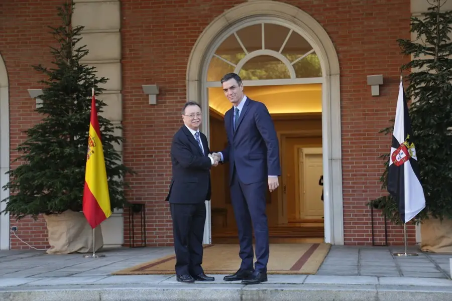 Archivo - Pedro S&aacute;nchez, en su &uacute;ltima reuni&oacute;n en Moncloa con el presidente de Ceuta, Juan Jes&uacute;s Vivas