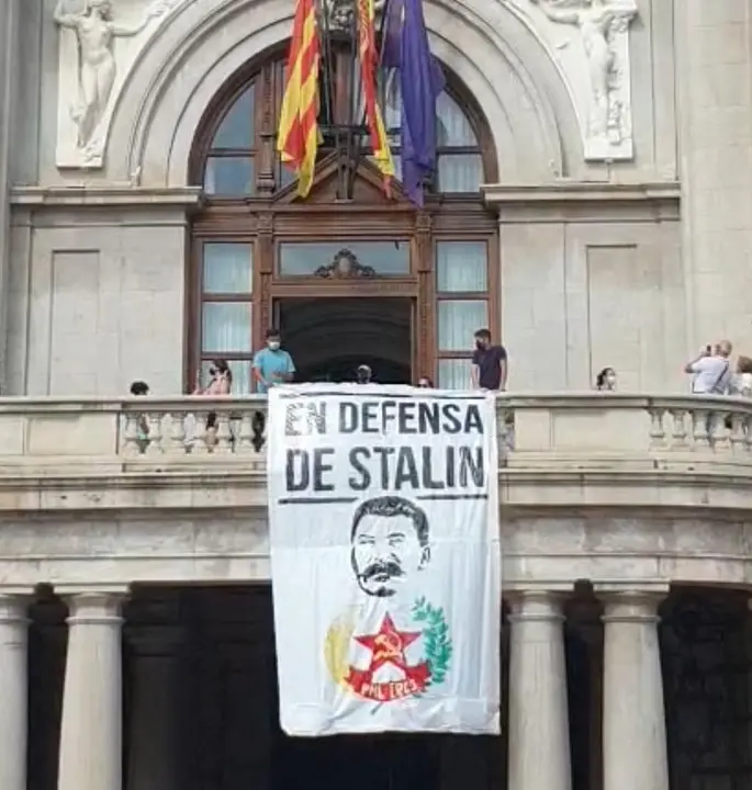 Pancarta en el Balc&oacute;n del Ayuntamiento de Val&egrave;ncia