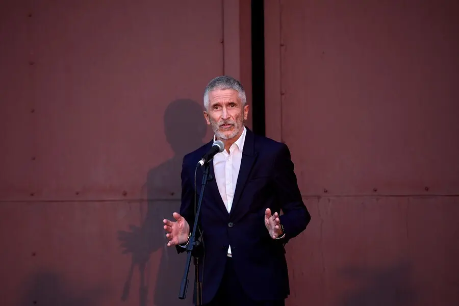 El ministro de Interior, Fernando Grande-Marlaska, ofrece una rueda de prensa en la base a&eacute;rea de Torrej&oacute;n de Ardoz a 24 de agosto de 2021, en Madrid (Espa&ntilde;a). 