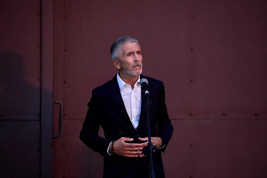 El ministro de Interior, Fernando Grande-Marlaska, ofrece una rueda de prensa en la base a&eacute;rea de Torrej&oacute;n de Ardoz a 24 de agosto de 2021, en Madrid (Espa&ntilde;a). 