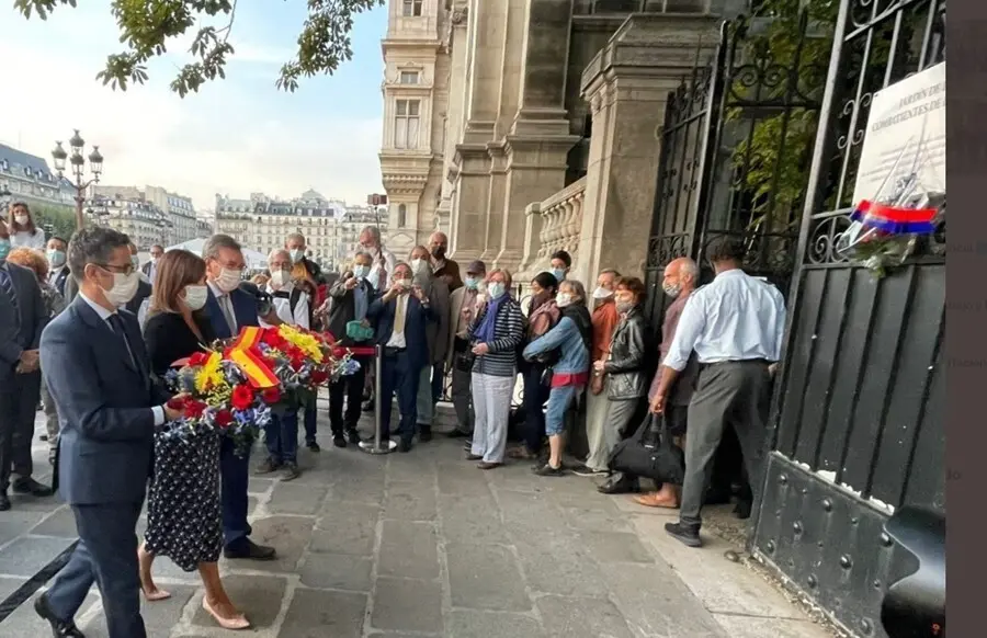 El ministro de la Presidencia, Relaciones con las Cortes y Memoria Democr&aacute;tica, F&eacute;lix Bola&ntilde;os, en su viaje a Par&iacute;s.