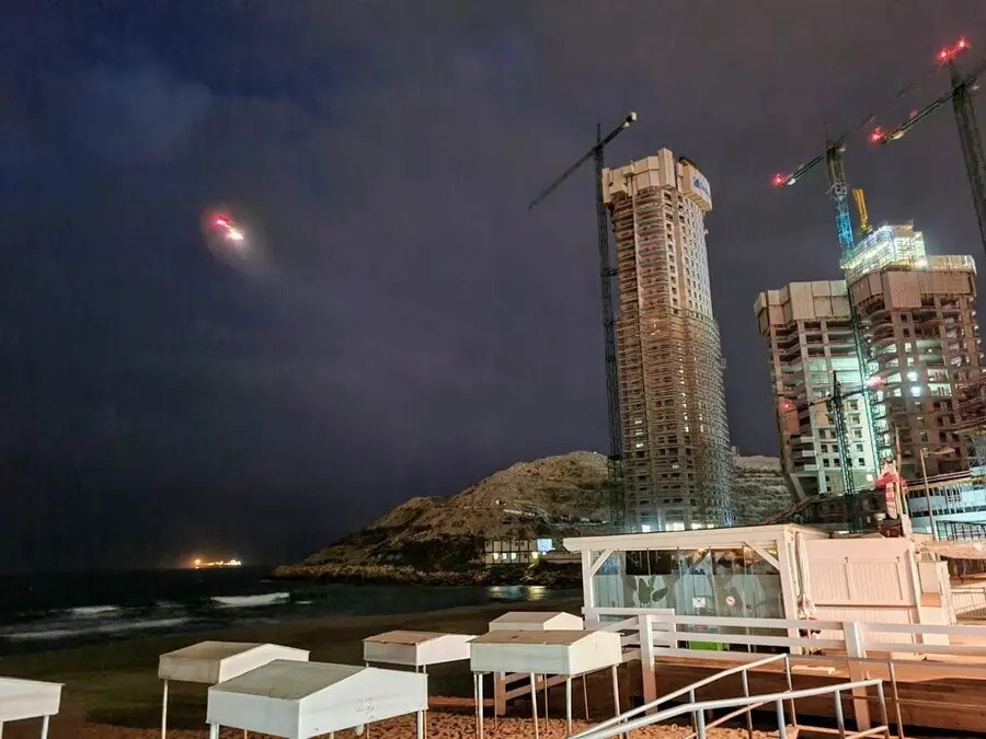 El helic&oacute;ptero de la Guardia Civil durante la b&uacute;squeda de los dos desaparecidos