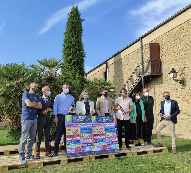 Organizadores y patrocinadores del 'Muwi La Rioja Fest' en las bodegas Franco Espa&ntilde;olas