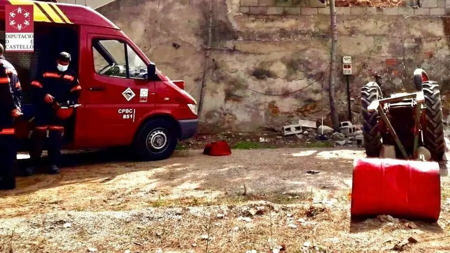 Fallece un hombre atrapado bajo su tractor