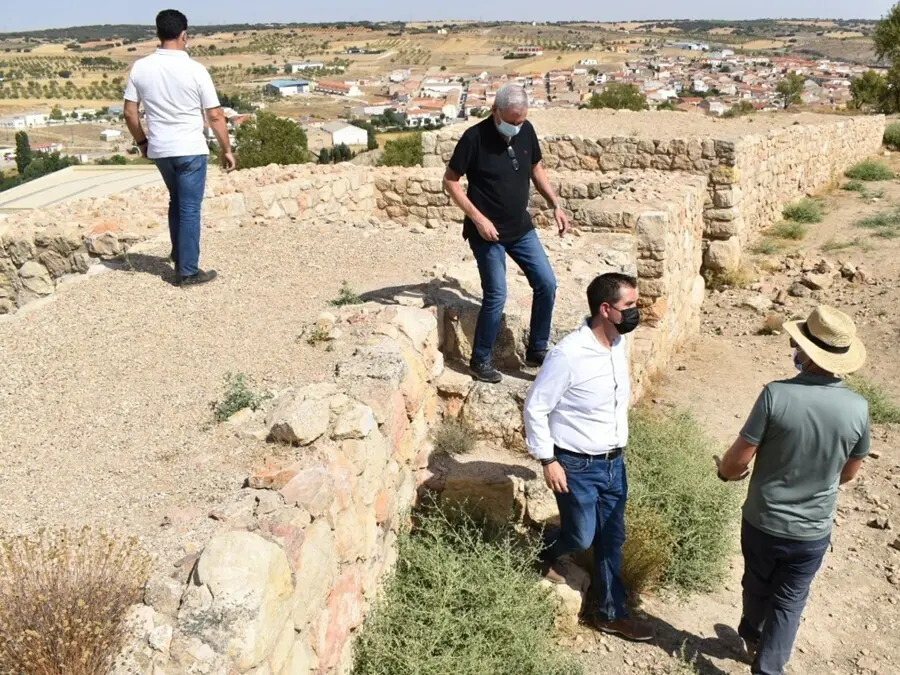 El presidente de la Diputaci&oacute;n de Albacete, Santiago Caba&ntilde;ero, visita el yacimiento de Libisosa