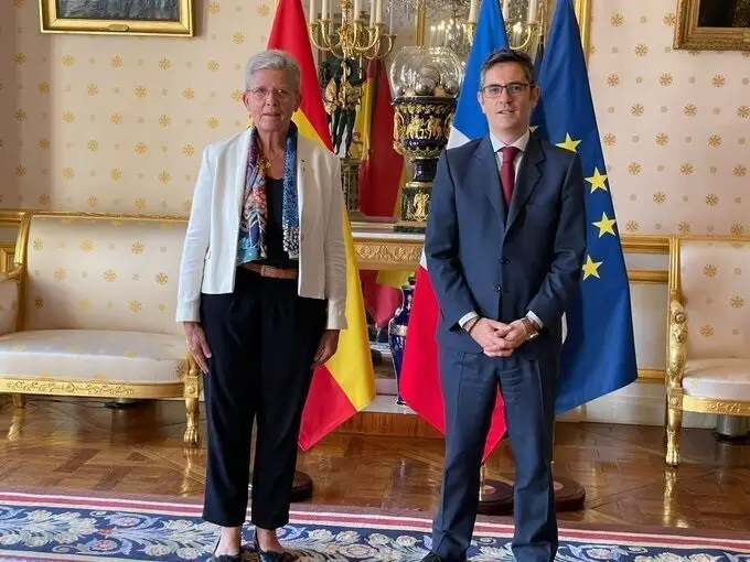 El ministro de la Presidencia, Relaciones con las Cortes y Memoria Democr&aacute;tica, F&eacute;lix Bola&ntilde;os, y la ministra delegada del Gobierno franc&eacute;s a cargo de la Memoria de Antiguos Combatientes, Genevi&egrave;ve Darrieussecq.