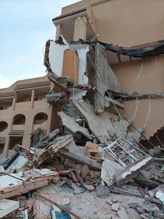 Edificio derrumbado en Pe&ntilde;&iacute;scola