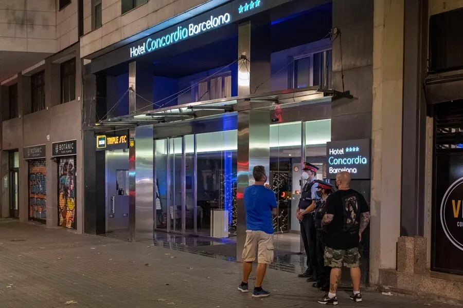 Entrada del Hotel Concordia Barcelona donde encontraron al ni&ntilde;o de dos a&ntilde;os hallado muerto en la s&eacute;ptima planta.