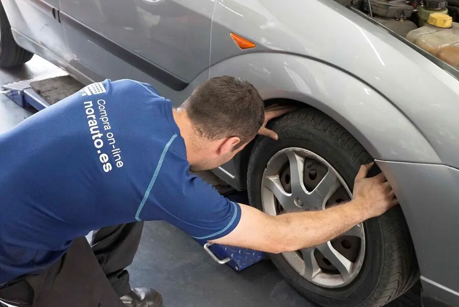 Archivo - Revisi&oacute;n de Norauto