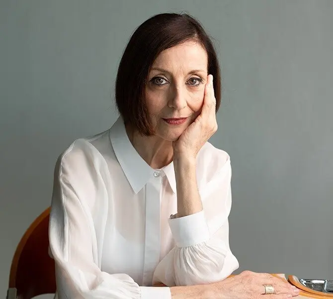 Carmen  El&iacute;as.